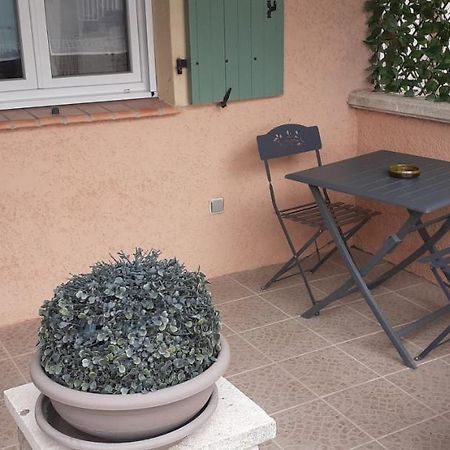 Maisonnette Au Pied De La Garrigue Villa Bernis Kültér fotó