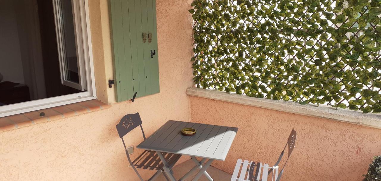 Maisonnette Au Pied De La Garrigue Villa Bernis Kültér fotó